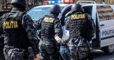Stire din Eveniment : Percheziție la Castelu: au fost reținuți doi tineri suspectați de tâlhărie