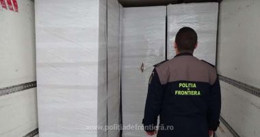 ȚIGĂRI DE CONTRABANDĂ, în valoare de 1,4 milioane de euro, în loc de PÂINE CONGELATĂ - 2