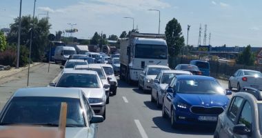 Stire din Eveniment : O NOUĂ ZI DE FOC ÎN TRAFIC! Aglomerație pe drumul spre sudul litoralului. RUTE ALTERNATIVE recomandate de Poliție