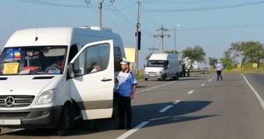 Stire din Eveniment : RAZIE DE AMPLOARE pe șoselele din Constanța: au fost vizate microbuzele de transport persoane și marfă