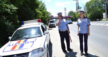 Stire din Eveniment : Sfaturi de la polițiști, pentru o vacanță fără incidente legale