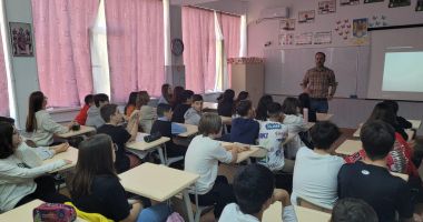 Stire din Eveniment : SFATURI pentru prevenirea abuzului și violenței, în școlile din Mangalia, Costinești și Constanța