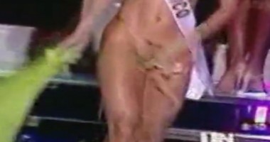 Stire din Monden : Ups... s-a văzut! / Video
