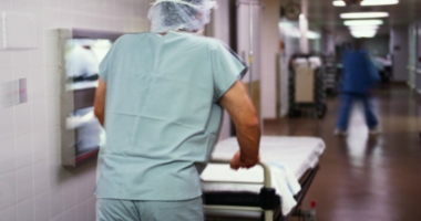 PERCHEZIȚII ÎN SPITAL / UN CUNOSCUT MEDIC ESTE AUDIAT PENTRU EXPERIMENTE PE COPII