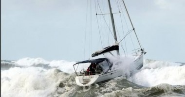 Iaht în pericol de scufundare în Marea Neagră, lângă Constanța