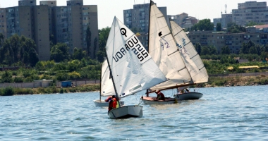 Stire din Sport : Toate pânzele sus! Regatta Rotary, pe lacul Siutghiol