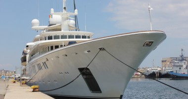 Stire din Economie : Superyacht-ul "Tatoosh", de 125 milioane de euro, a făcut escală în portul Constanța