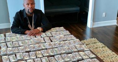 Stire din Sport : Floyd Mayweather, imagine intrigantă: "Asta e independența mea!"