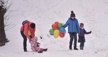 Stire din Cultură-Educație : Vacanță mai lungă pentru elevi! Cât au liber și pe cât încep școlarii cursurile