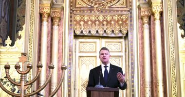 Stire din Actualitate : Iohannis - mesaj de Roş Haşana: “Gândurile noastre se îndreaptă către cei ce suferă de pe urma violenţelor, terorismului şi a urii”