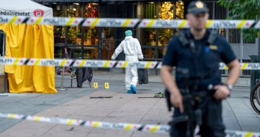 Stire din Actualitate : Atac armat într-un centru comercial, în Oslo. Un om a fost împușcat