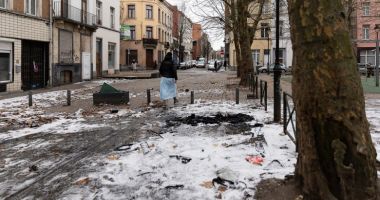 Stire din Actualitate : Scene de luptă în capitala Europei în noaptea dintre ani. Cel puțin 60 de mașini au fost incendiate