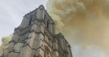 Stire din Eveniment : Donații de 300 de milioane de euro pentru reconstrucția Catedralei Notre Dame, din partea celor mai bogate familii din Franța