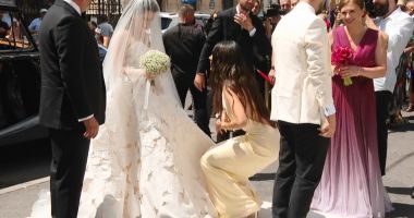 Stire din Actualitate : Kira Hagi a ales pentru rochia de mireasă un model semnat de un celebru designer american