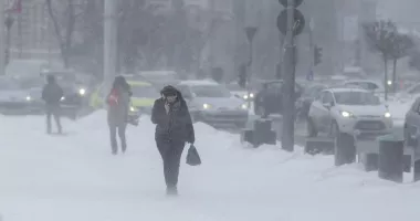 Stire din Actualitate : ANM a emis coduri portocaliu și galben de ninsori. Zăpada ajunge la 30 cm