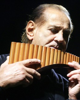 Stire din Diverse : Gheorghe Zamfir, recital  la Festivalul Cântecului și Dansului Popular Mamaia