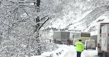 Stire din Actualitate : Mai multe autocare cu români, blocate în Bulgaria din cauza zăpezilor