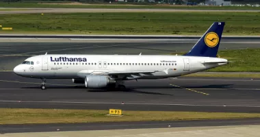 Stire din Actualitate : Haos în aeroporturi: sute de zboruri anulate după greva însoțitorilor de bord Lufthansa