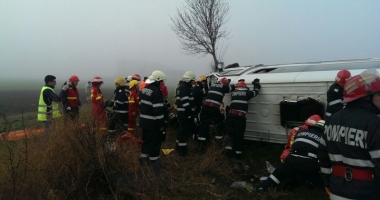 GALERIE FOTO / Accident grav cu un microbuz pe DN2: 3 MORTI și 18 răniți - 3