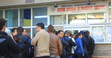 Sute de constănțeni au donat sânge pentru victimele incendiului din clubul bucureștean - 3