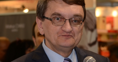 Stire din Eveniment : Zeci de mii de semnături pentru demisia Avocatului Poporului