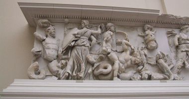 Stire din Cultură-Educație : Zeița Hecate poate fi admirată în 3D