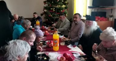 Stire din Actualitate : Mitropolitul Banatului și-a sărbătorit ziua la masă cu oamenii sărmani