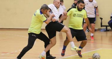 Stire din Sport : O nouă etapă din "Trofeul Liga Old Boys" s-a disputat la Sala Sporturilor. FC Ziariştii, prestaţie onorabilă cu FCS Performer