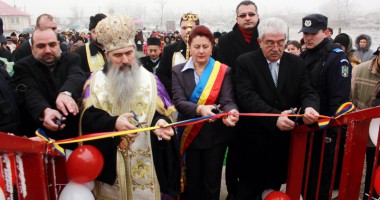 Stire din Politică-Administrație : Pasarela din comuna Saraiu, inaugurată de primarul Dorinela Irimia