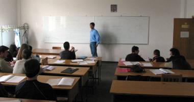 Stire din Cultură-Educație : Peste 20 de companii la "Zilele Carierei în Mate-Info"