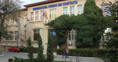 Stire din Cultură-Educație : Zilele Carierei Rompetrol în Universitatea "Ovidius"