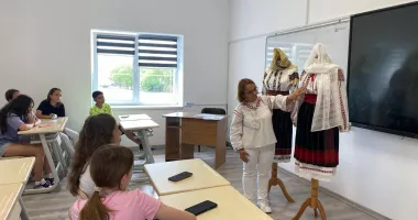 Creatoare din întreaga țară aduc tradiția mai aproape de public, de Ziua Universală a Iei