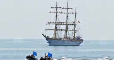 Stire din Cultură-Educație : Parade navale și exerciții spectaculoase la Constanța. Programul zilei