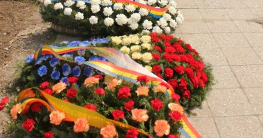 Stire din Eveniment : Ziua Eroilor, sărbătorită de jandarmii "nucleari"