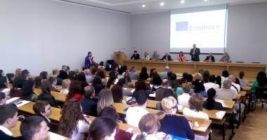 Stire din Cultură-Educație : Ziua Europei Unite, sărbătorită  la Universitatea "Andrei Șaguna"