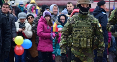 Ziua Națională, marcată la Constanța cu fulgi de nea și parade militare - 26