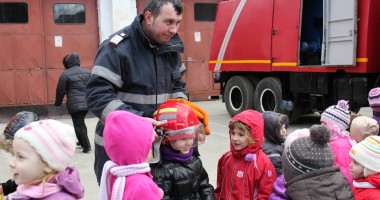 GALERIE FOTO / Copiii au luat lecții de viață, astăzi, de la oamenii care salvează vieți! - 5