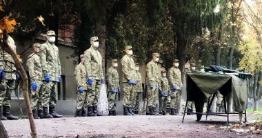Stire din Eveniment : Omagii aduse eroilor. Ziua Veteranilor din teatrele de operații, celebrată în garnizoane
