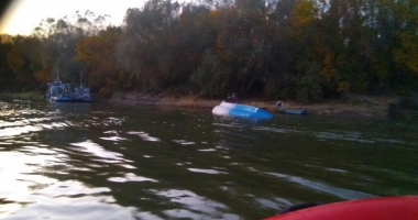GALERIE FOTO / ACCIDENT STUPID. Tir căzut în Dunăre pentru că nu a fost ancorat - 3