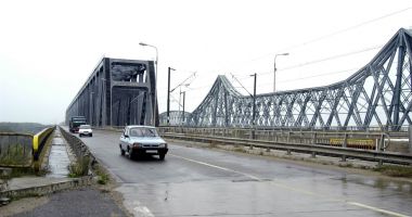 Stire din Economie : Zona rutieră a podului de la Cernavodă va fi reabilitată