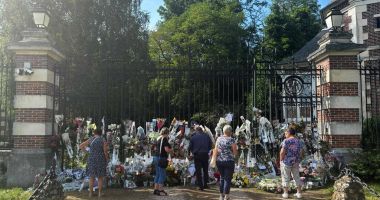 Stire din Actualitate : Alain Delon a fost înmormântat la moșia sa din Douchy, în capela construită de el