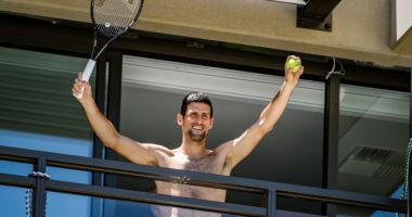 Stire din Sport : Novak Djokovic a reacționat, la două zile după ce a fost plasat în centrul de carantinare din Melbourne