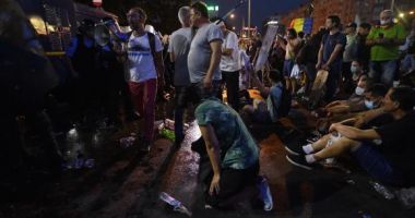GALERIE FOTO / Violențe la mitingul diasporei: 452 de răniți. Protestele continuă și astăzi - 3
