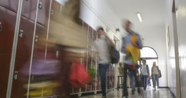 Stire din Eveniment : UN NOU CAZ REVOLTĂTOR! Un profesor a fost bătut de elev