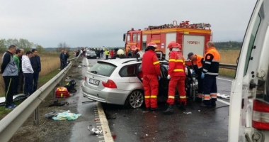 ACCIDENT GRAV. IMPACT VIOLENT ÎNTRE TREI MAȘINI. O PERSOANĂ A MURIT - 4