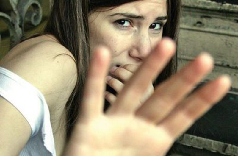 Zilele prevenirii violenței  în familie, la Constanța - 02femeie91352415472-1353966188.jpg