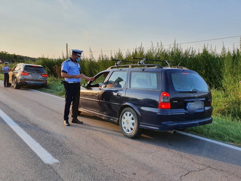 PERICOLE PE ȘOSELE: șoferi beți și cu permisele auto suspendate, trași pe dreapta de Poliție! - 0e3c76a0fb8142f1bacfb222db2fa4a6-1627986548.jpg