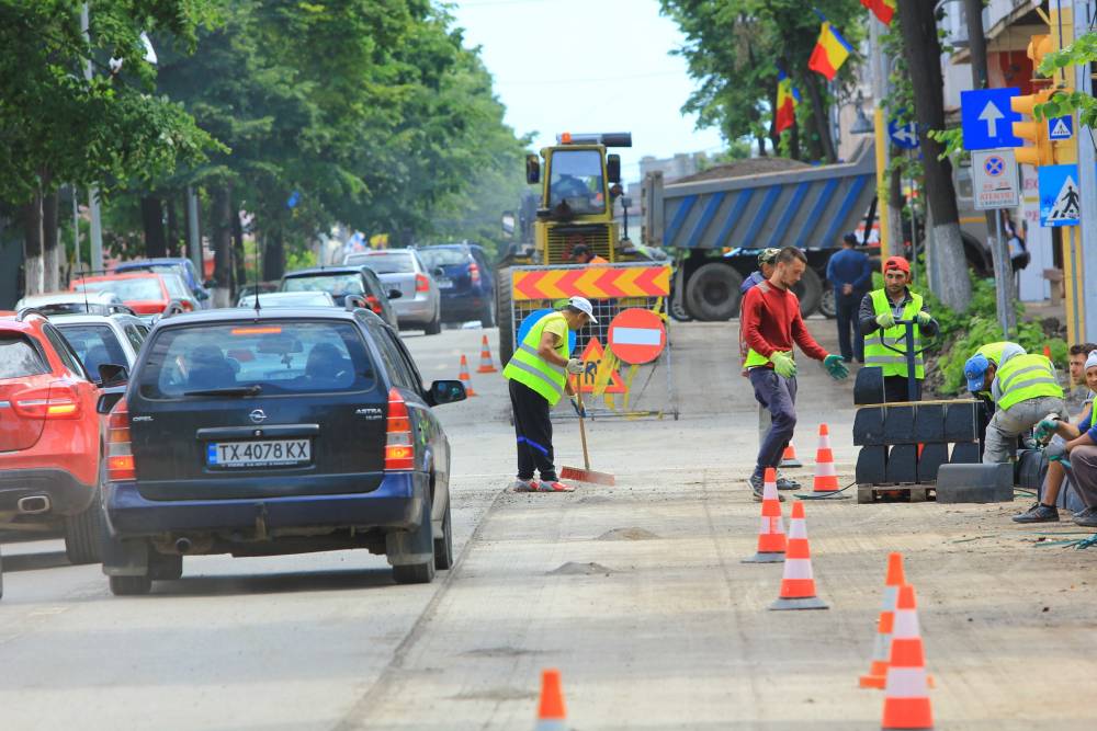 Trafic rutier blocat în centrul Constanței - 1-1464674352.jpg
