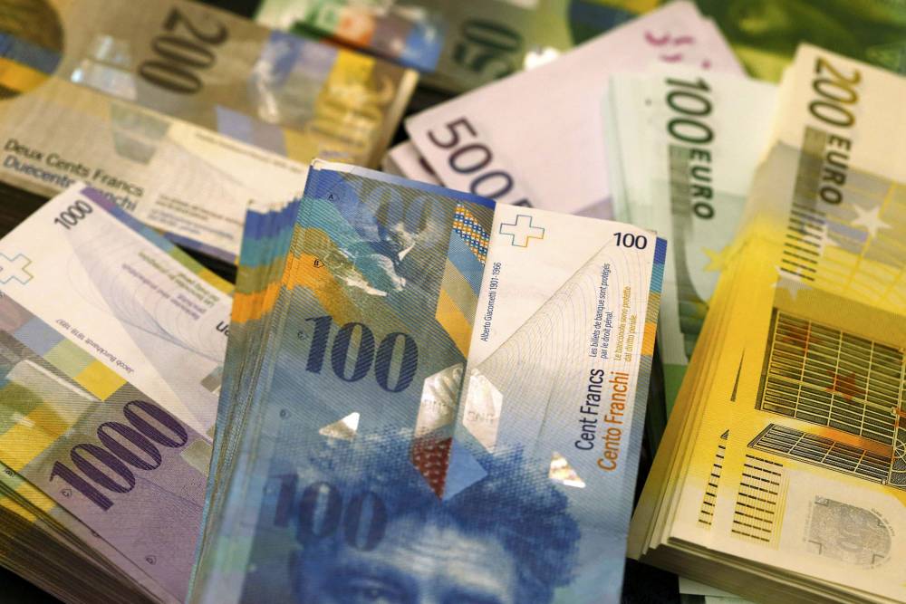 FRANCUL ELVEȚIAN, ÎNGHEȚAT LA CURSUL DE 2,1 LEI. DECIZIA INSTANȚEI ESTE DEFINITIVĂ. Datornicii la bănci în franci elvețieni au obținut o victorie URIAȘĂ - 1-1467364298.jpg