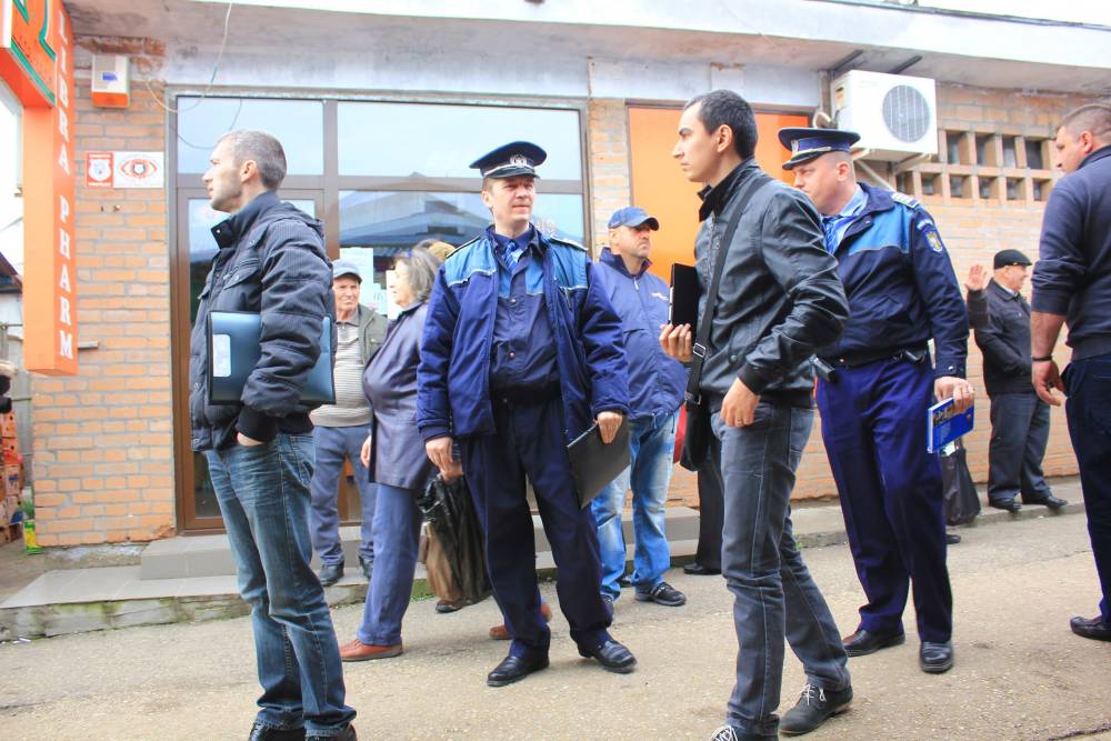 Polițiști carne de tun. Zeci de polițiști din Constanța, închiși singuri noaptea în bisericile din oraș pentru a prinde hoți în flagrant. 